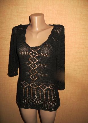 Пуловер з візерунком ромбів.