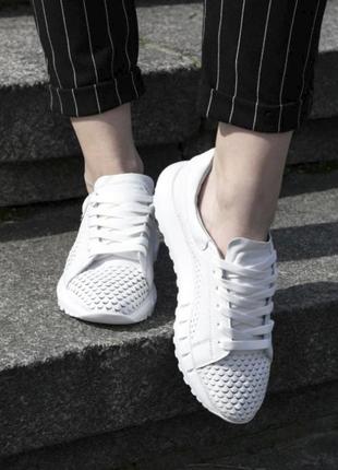 Белые кроссовки женские кожаные на лето 3d-перфорация fish9 фото